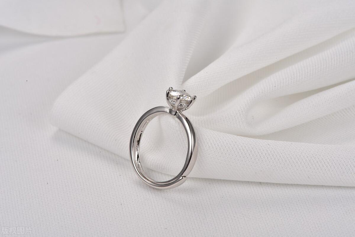 50分的鉆石價(jià)格是多少(50分的鉆石大概多大)