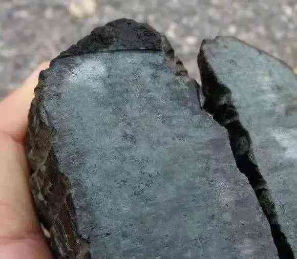 翡翠老坑和新坑的區(qū)別(翡翠老坑和新坑的區(qū)別圖片)