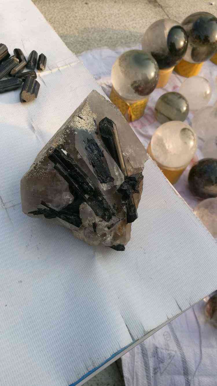 紅碧璽多少錢一克(紅碧璽多少錢一克拉)