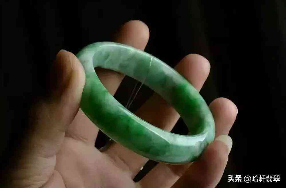 注膠染色翡翠的鑒別方法(翡翠如何注膠染色)