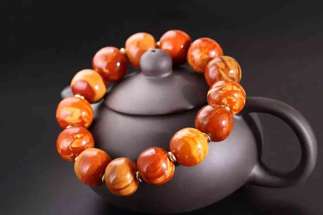 真正的老蜜蠟什么樣(老蜜蠟和蜜蠟區(qū)別)