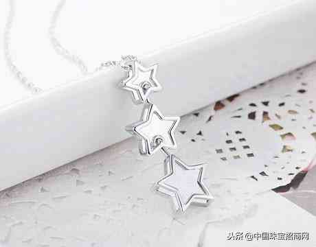 銀項(xiàng)鏈變黑(銀項(xiàng)鏈變黑是生病了嗎)