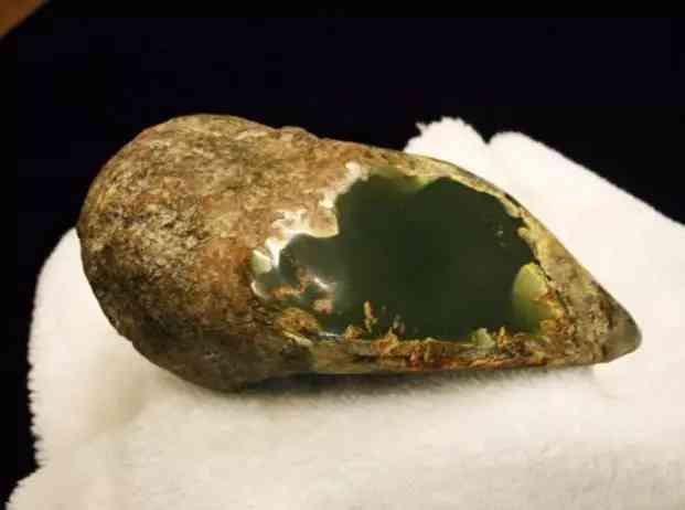 河磨玉和和田玉的區(qū)別(河磨玉和和田玉有什么區(qū)別)