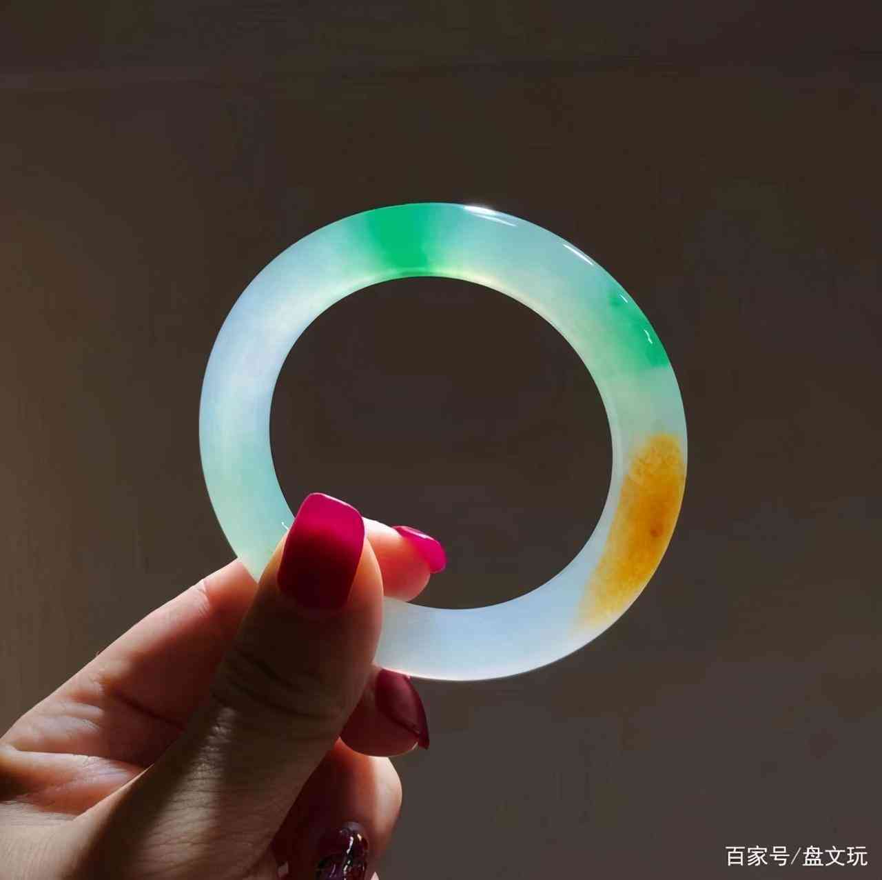 哪些人不適合戴玉鐲(什么人不適合戴玉手鐲)