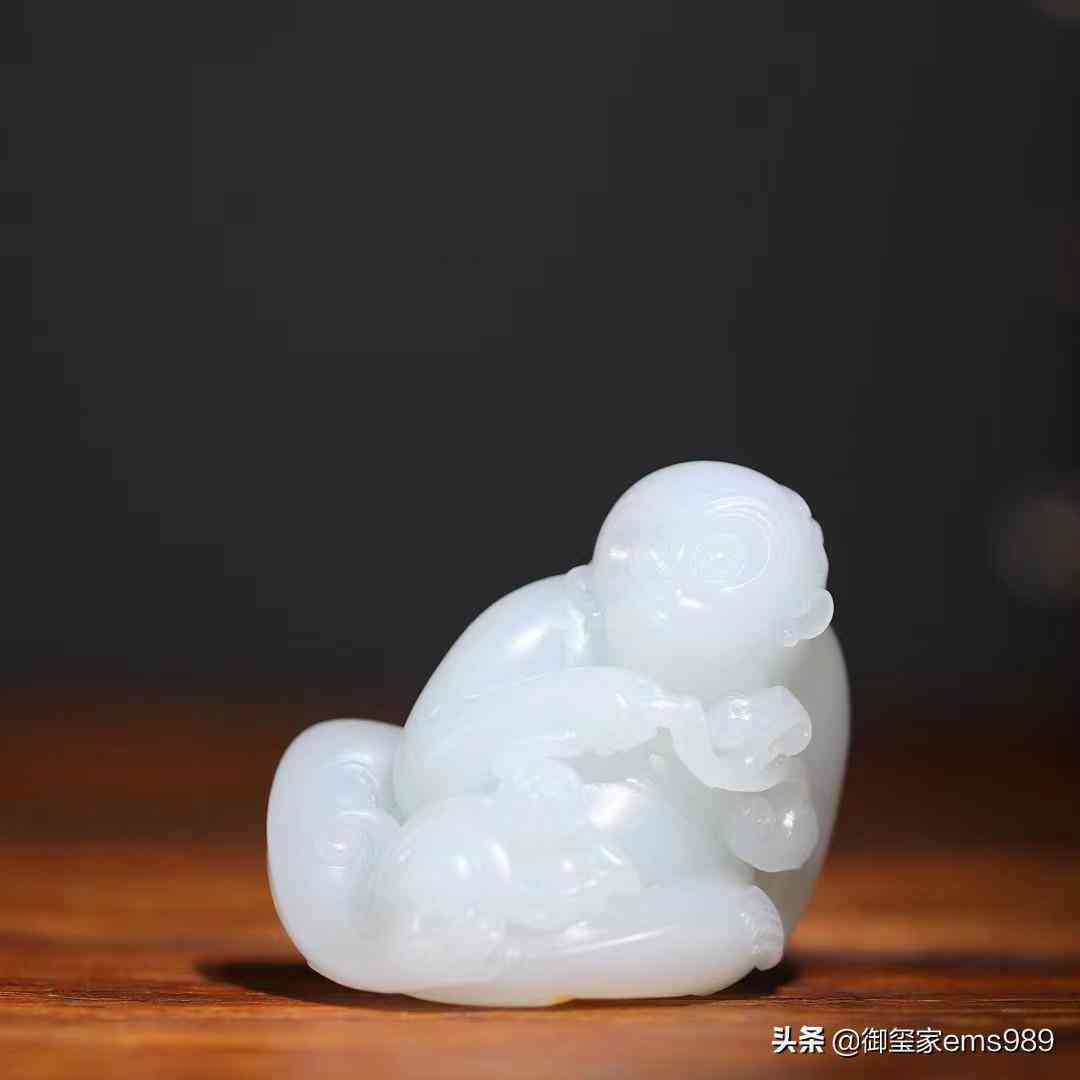 羊脂玉過水會(huì)沾水是不是假的(羊脂玉泡水)