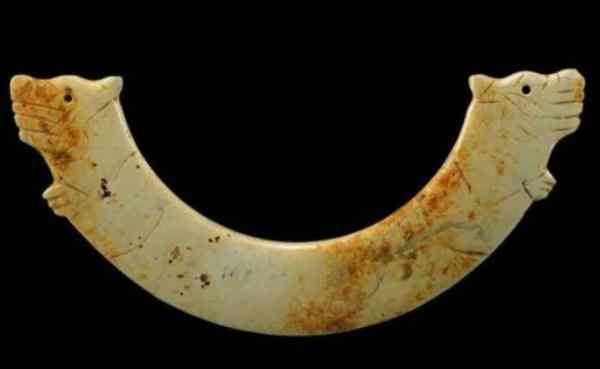 藍虎眼石和什么屬相犯沖(藍虎眼石不適合哪些生肖)