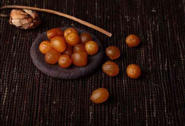 琥珀的功效(琥珀的功效與作用用量)