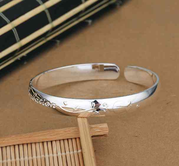 清洗銀手鐲的最好方法(銀手鐲用什么清洗最好)