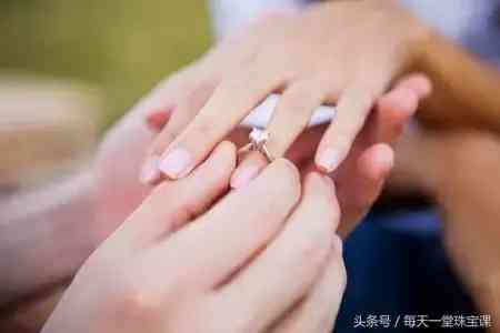 尾戒戴左手還是右手防小人(防小人的尾戒戴左手還是右手)