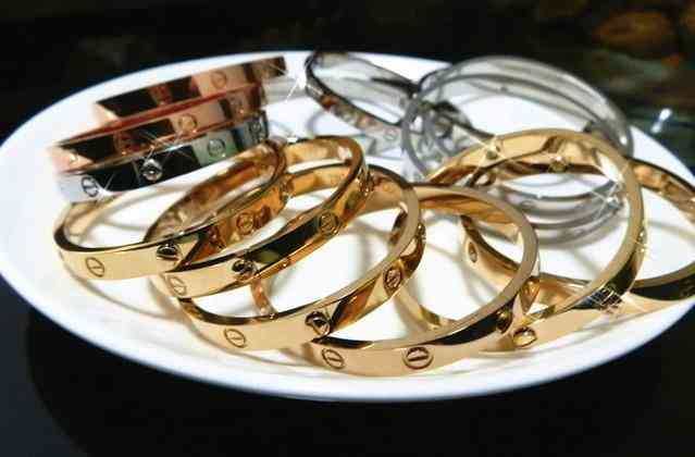 卡地亞三環(huán)戒指價格(卡地亞三鉆戒指價格圖片大全)