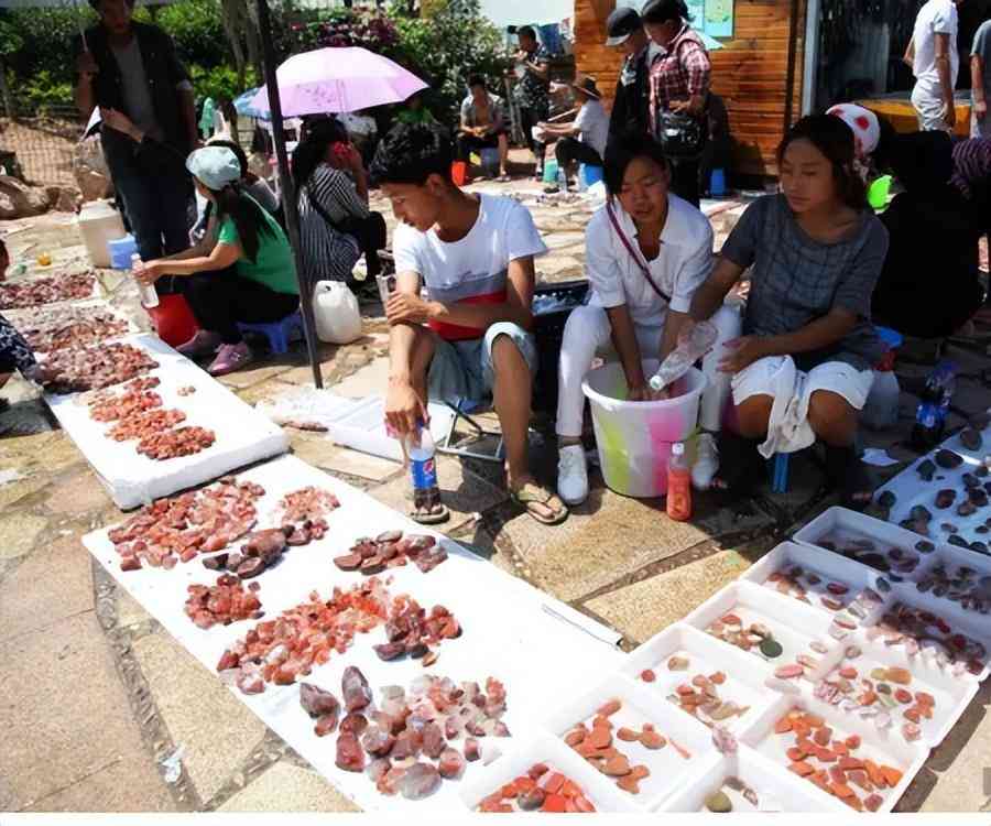 四川涼山南紅瑪瑙價格(涼山南紅是瑪瑙嗎)