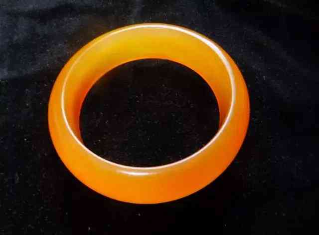 金絲玉手鐲(金絲玉手鐲價(jià)格大概多少)