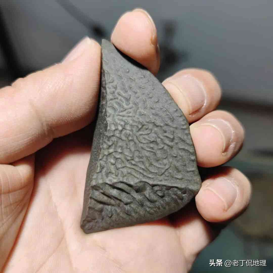 砭石有幾種顏色(砭石到底是什么顏色)