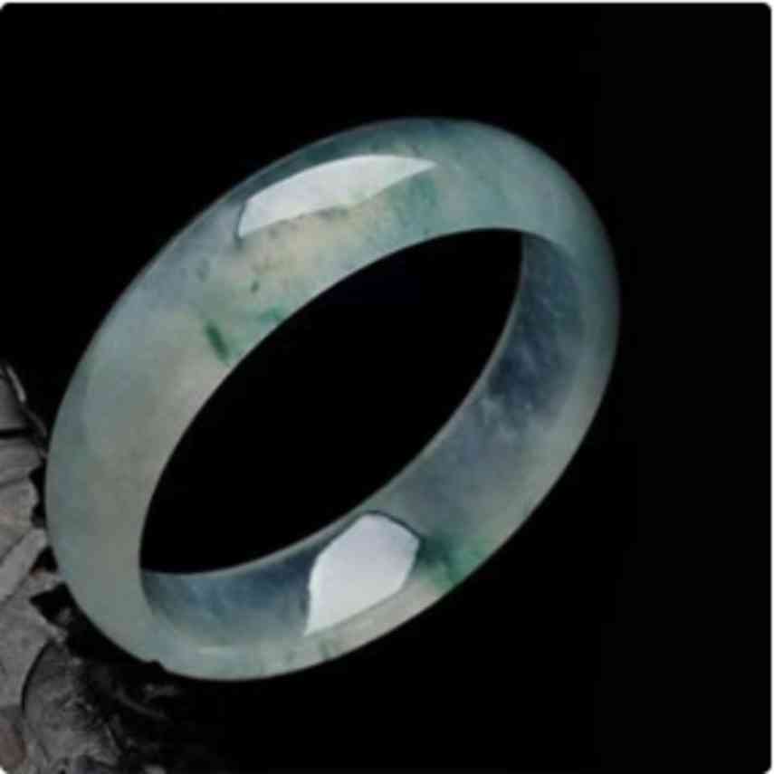 翡翠鐲子里面有棉絮好不好(翡翠玉鐲里面有棉絮)