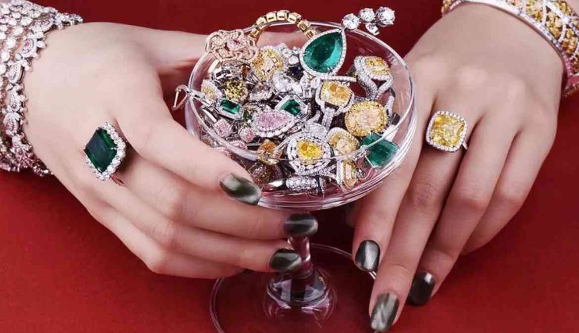 寶石和鉆石哪個(gè)貴(鉆石和寶石哪個(gè)更值錢)