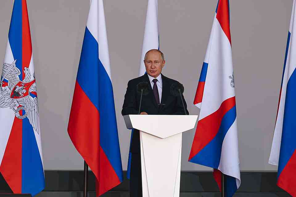 鋯石是什么材質(zhì)的(鋯石的類型)