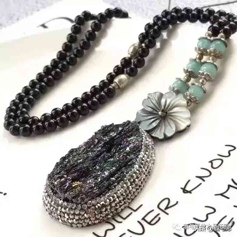 青金石五行屬什么(石青色五行屬什么)