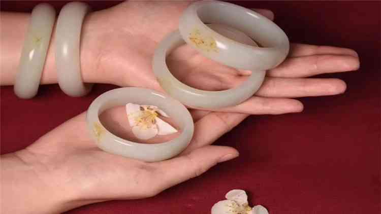 翡翠玉鐲品牌哪個牌子好(翡翠鐲子哪個牌子好)