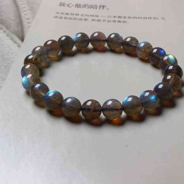 灰月光石和白月光石哪個(gè)好(灰月光石哪種好)