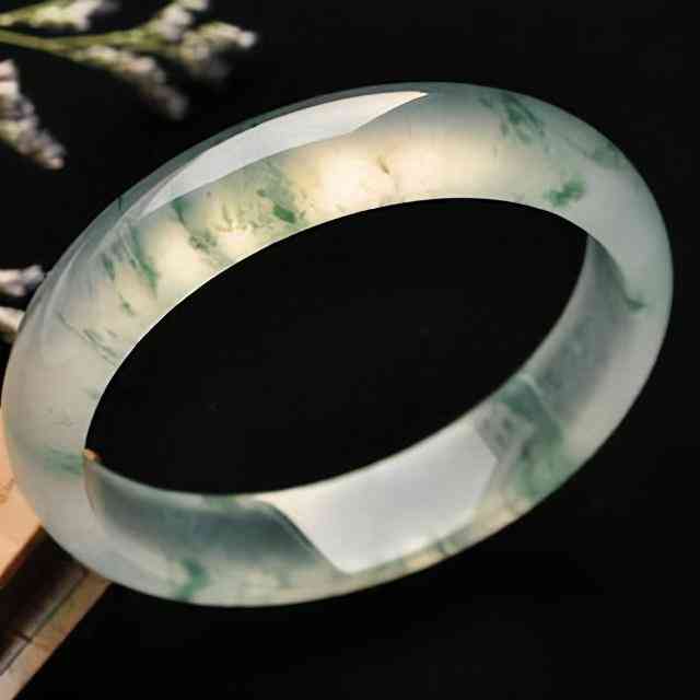 翡翠怎么查價(jià)格是多少(翡翠怎么查價(jià)格是多少錢一克)