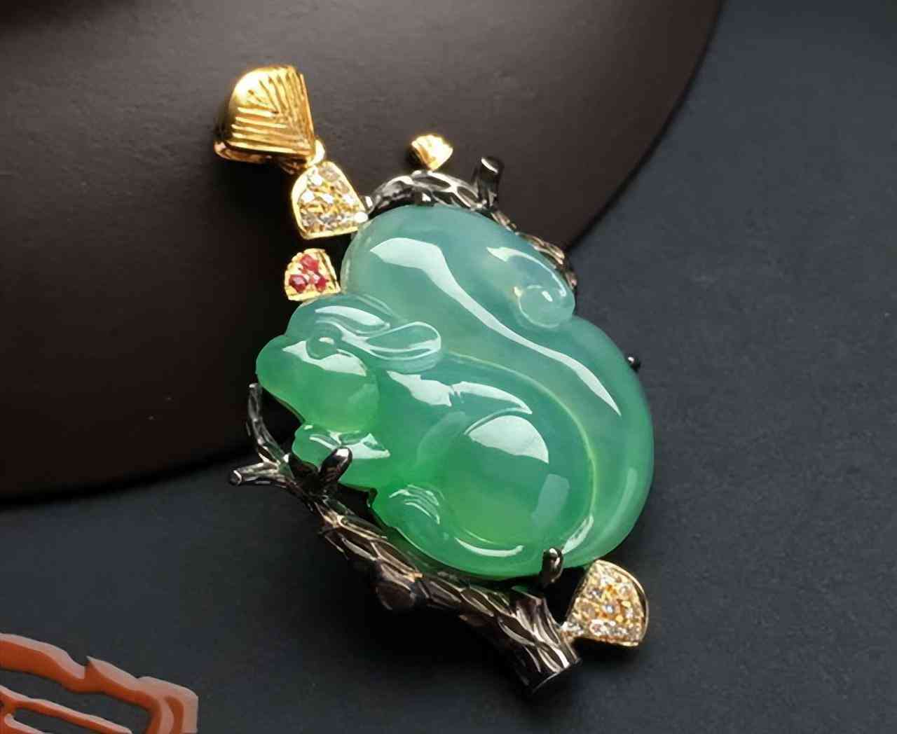 怎么區(qū)別真假翡翠(如何辨別真翡翠和假翡翠)