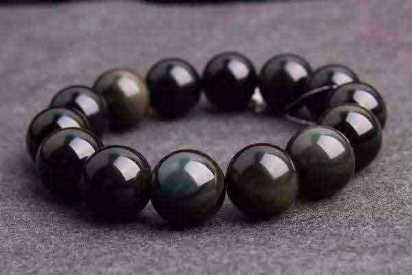 哪四類人不能戴黑曜石(哪四類人不能戴黑曜石本命佛)