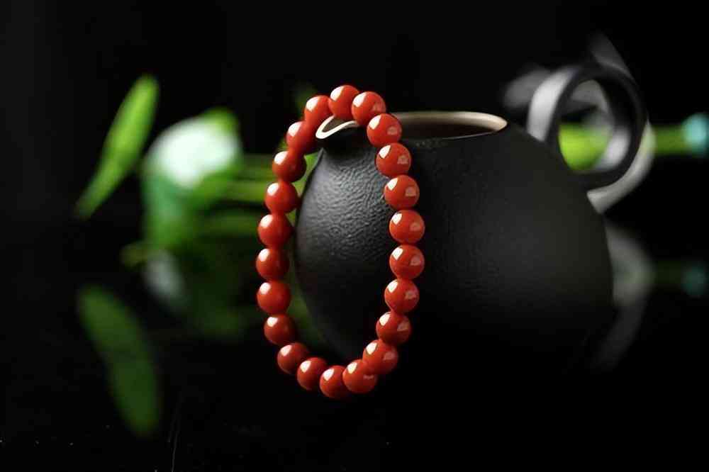 女士戴南紅的好處(女生戴南紅的好處)