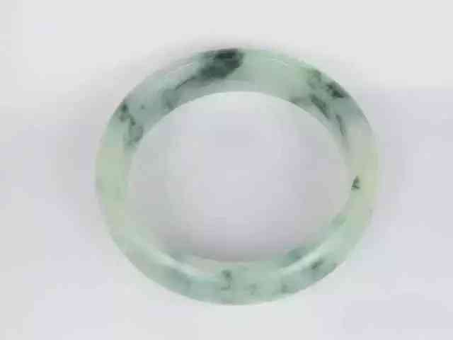 方解石玉什么害處(什么是方解石質(zhì)玉對人體有害嗎)