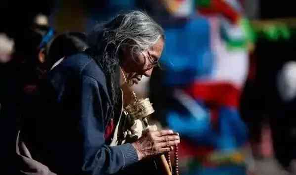 佛珠什么材質(zhì)的最好(佛珠什么材質(zhì)的最好看)