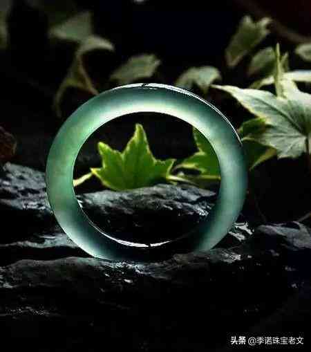 翡翠原石價格多少錢一克(翡翠原石價格多少錢一克)