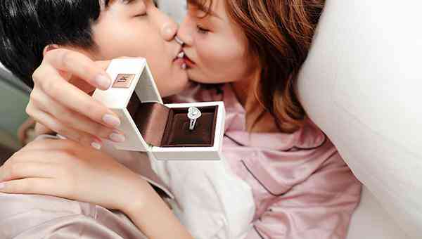 定制戒指一生一枚(定制戒指一生一枚大概多少錢啊)