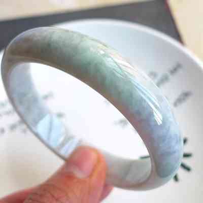 翡翠手鐲去哪里鑒定(翡翠手鐲去哪里鑒定好)