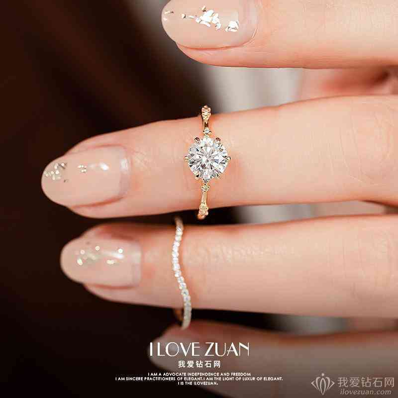 求婚戒指戴在女方哪個(gè)手哪個(gè)位置(求婚戒指應(yīng)該給女方戴在哪只手)