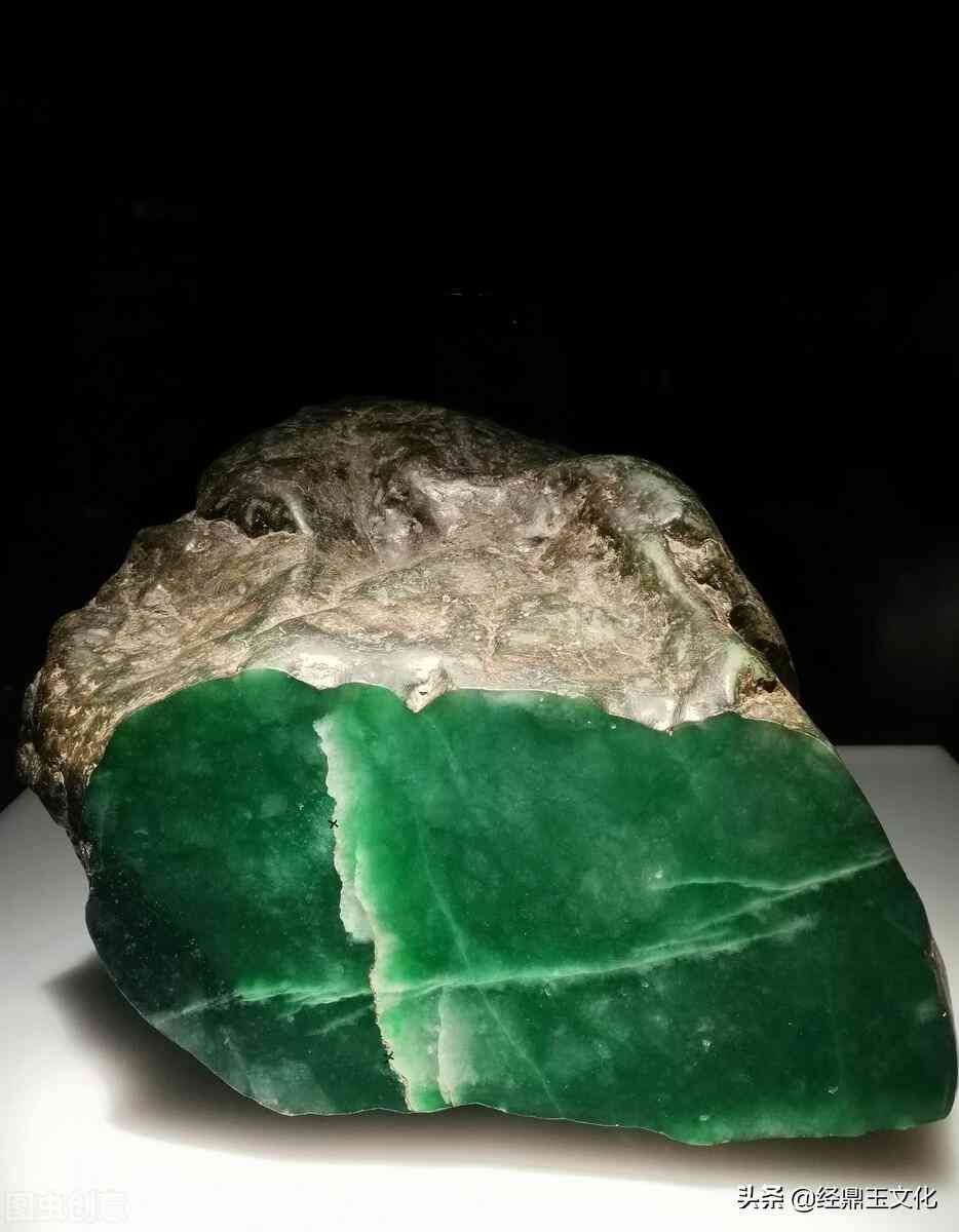 翡翠原石專業(yè)知識(shí)(翡翠原石的特點(diǎn)講解)