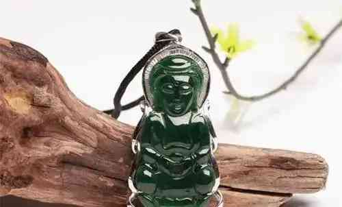 翡翠觀音吊墜一般多少錢(qián)(冰種翡翠觀音吊墜一般多少錢(qián))