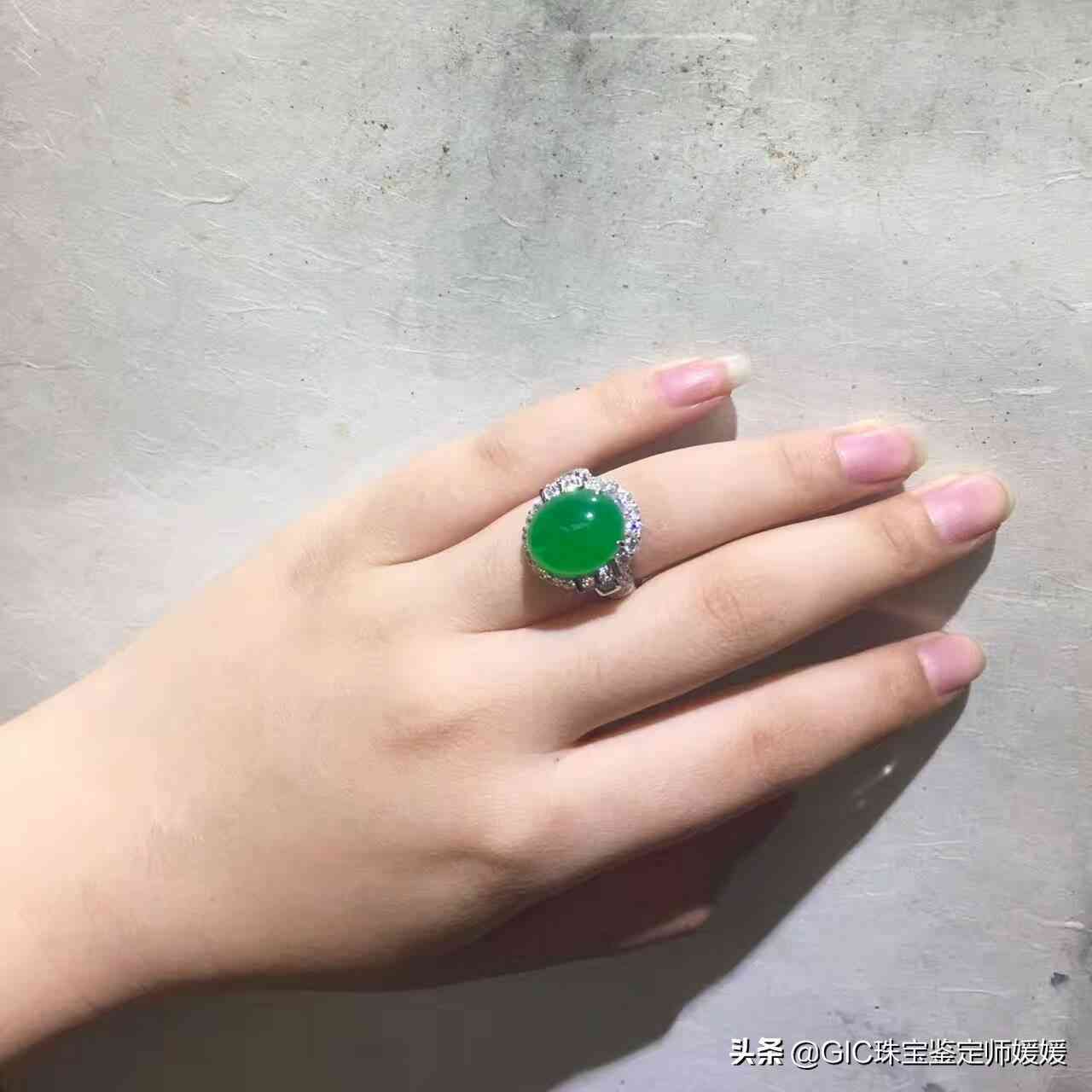 戒指戴食指(戒指戴食指是什么意思女生)