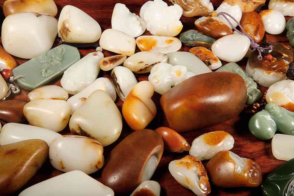 新疆和田玉山料值錢嗎(新疆和田玉山料多少錢一克)