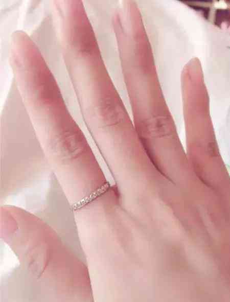 每個(gè)手指頭戴戒指的意義(戒指戴各個(gè)手指頭的意義)