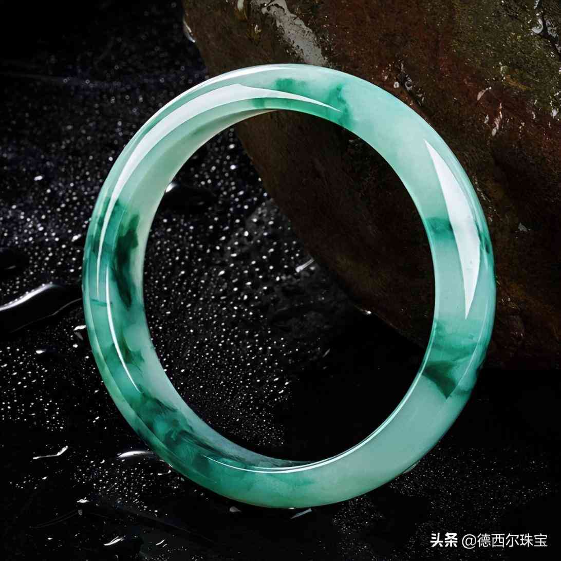 玉鐲怎么保養(yǎng)才能越來越亮(怎么保養(yǎng)翡翠手鐲越亮)