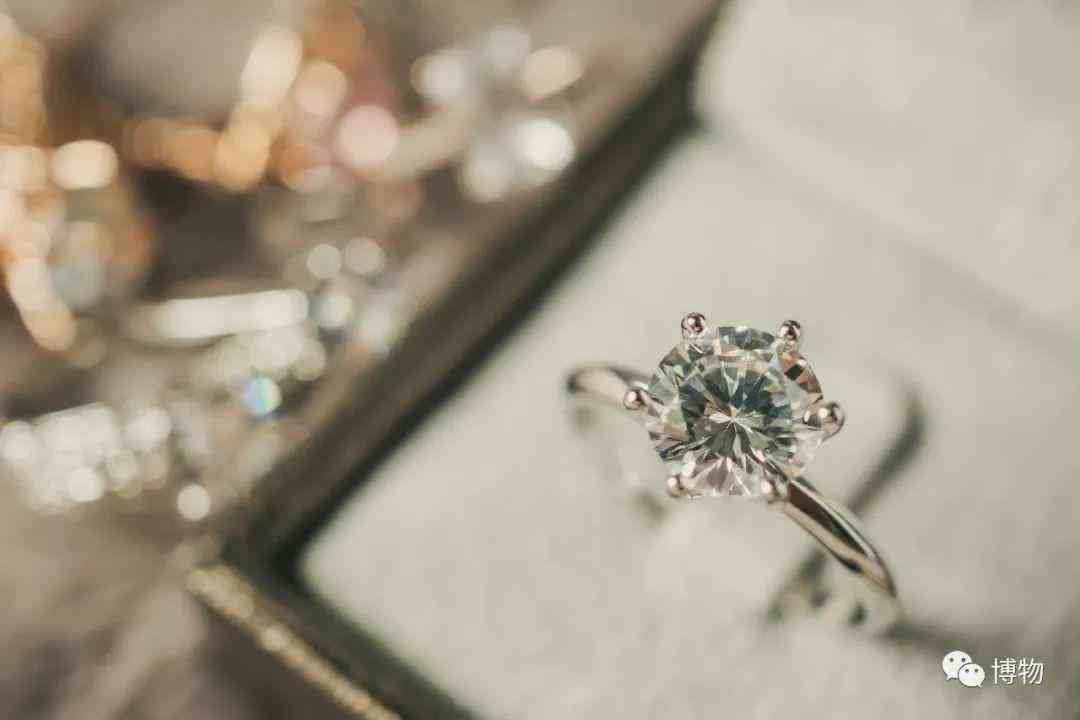 什么是鋯石鉆鋯石屬于鉆石嗎(鋯鉆是什么,鋯鉆與鉆石有什么區(qū)別)