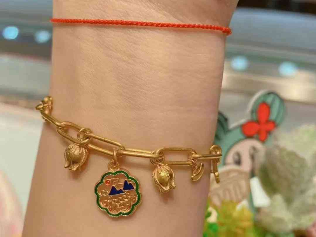 女人戴多少克的黃金項鏈好看(女人戴項鏈多少克比較好)