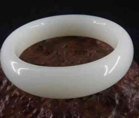 合成的和田玉怎樣區(qū)分(人工合成和田玉與天然玉的分別)