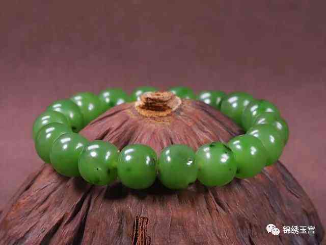 和田玉碧玉鑒別方法(怎樣辨別和田玉碧玉)