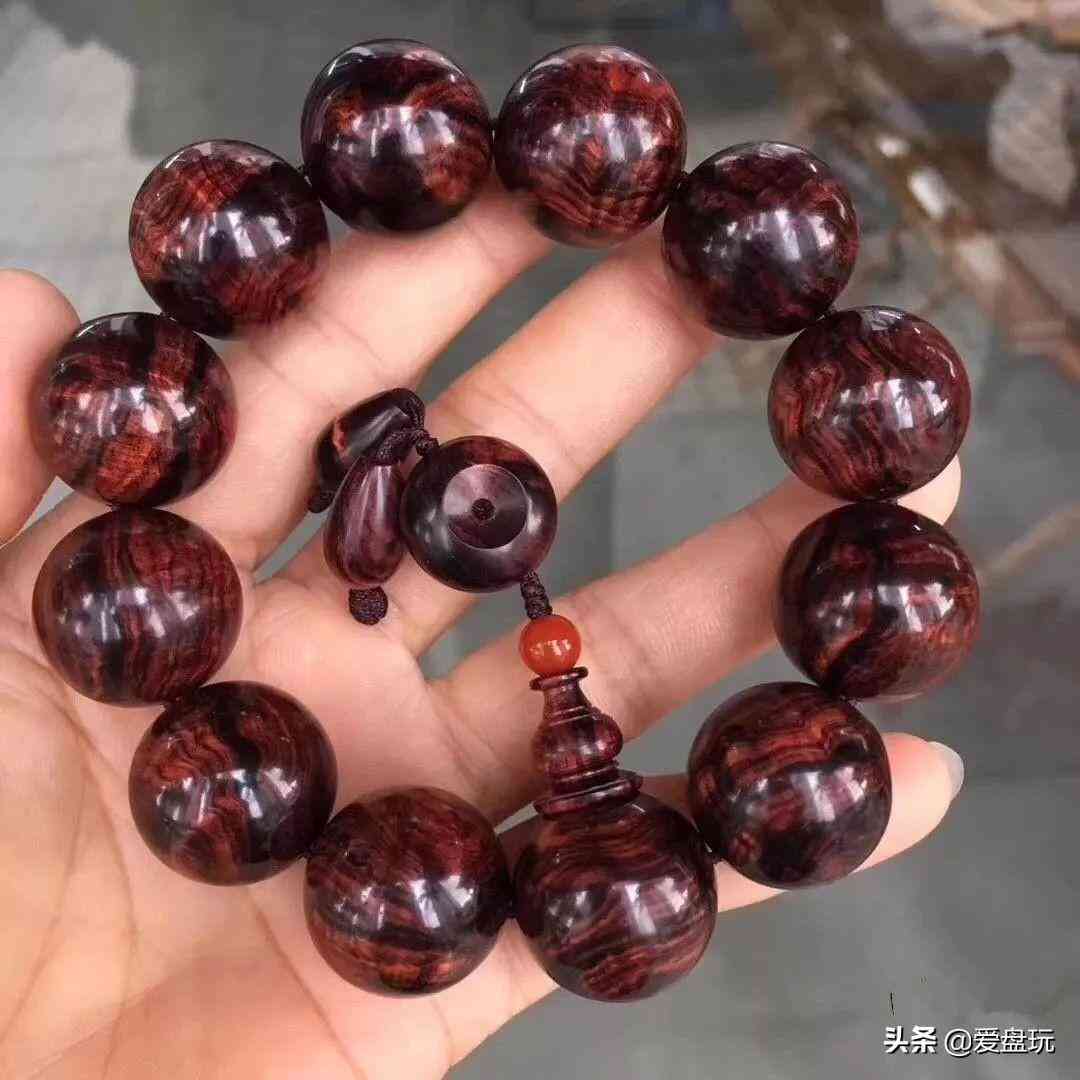 檀香木手串價格一般在多少(檀香手串一般什么價位)