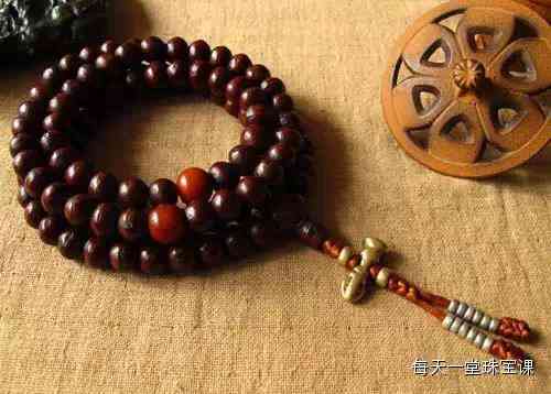 手鏈戴左手還是右手(三合手鏈戴左手還是右手)