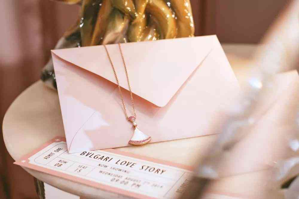 寶格麗蛇形項(xiàng)鏈價(jià)格(寶格麗蛇手鏈價(jià)格圖片)