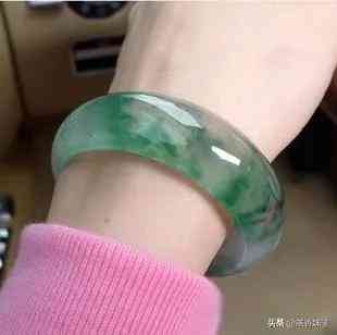 玉手鐲怎么養(yǎng)才會越來越透亮(如何養(yǎng)玉手鐲使它變亮)