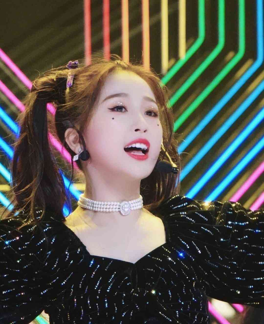 女人佩戴玉好還是珍珠好(女人戴玉珠子手鏈有什么好處)