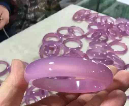 用水鑒別玉髓的真假(怎么玉髓真假鑒別)