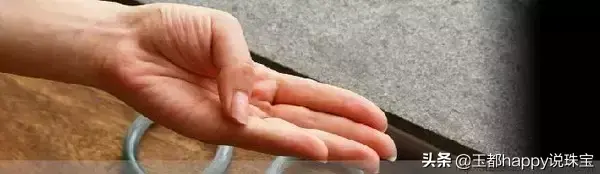 翡翠手鐲尺寸測量方法(翡翠手鐲的尺寸怎么測量)